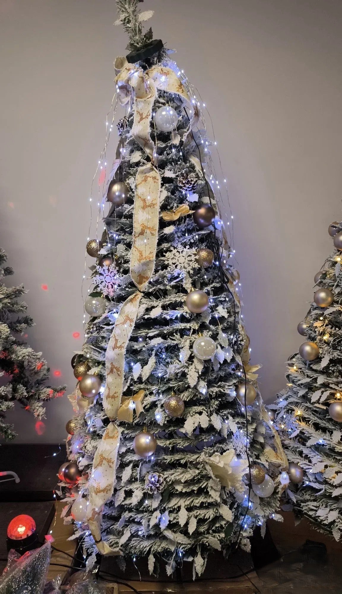 Brzo Sklopiva Jelka sa Ukrasima i Lampicama