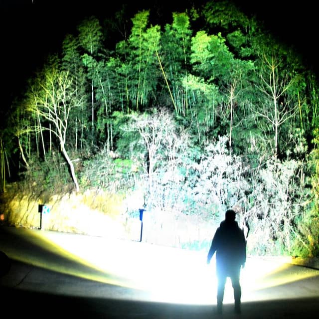 Super Snažna LED Laserska Lampa